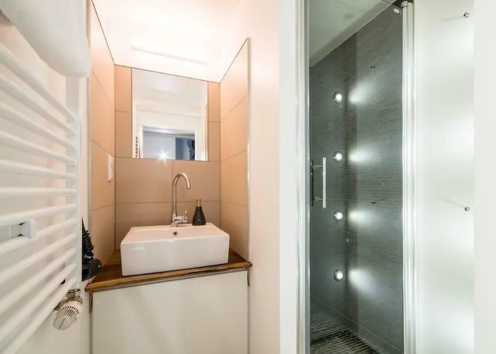 Quiet Courtyard * برلين